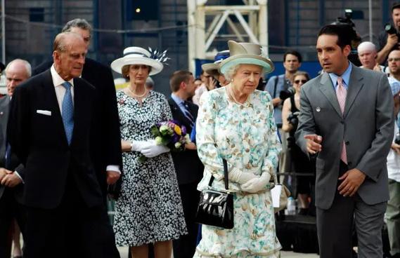 格伦·古兹护送伊丽莎白女王和菲利普亲王前往世贸中心纪念馆